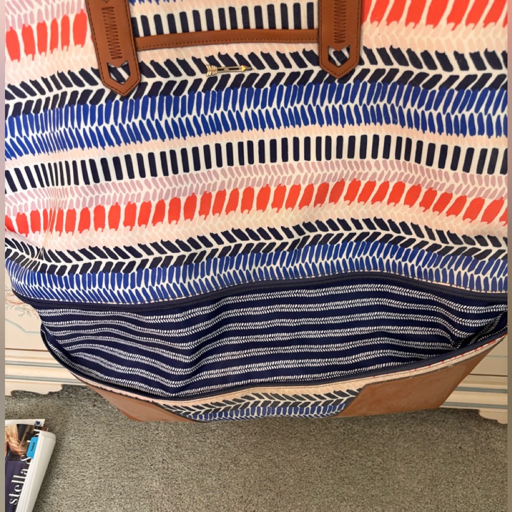 Stella & Dot Coral, Navy & White Patterned Expandable Canvas Tote with Tan Trim